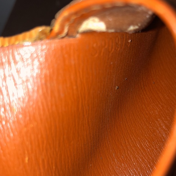 Louis Vuitton Brown Epi Wallet - Picture 10 of 16